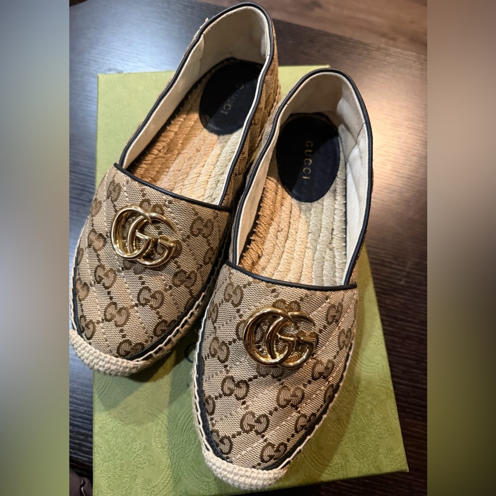 Gucci Tan Espadrille Flats with Gold Emblem